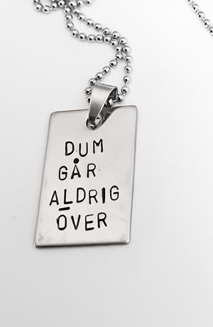 DUM GÅR ALDRIG ÖVER