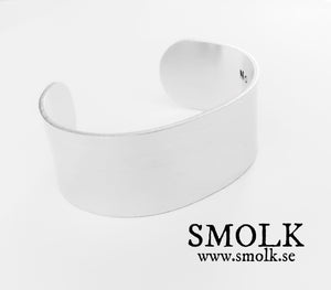 Brett armband med blank utsida och DIN EGEN TEXT på insidan - Smolk Sweden