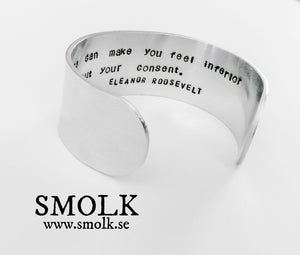 Secret Bracelet med Citat av Eleanor Roosevelt på insidan - Smolk Sweden